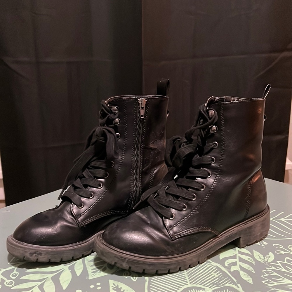 Madden Parker Black Lace-up Boots Size 7